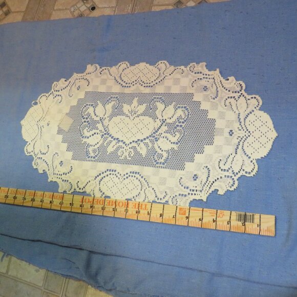 Heritage Lace "Folk Heart" Cream Doily #2 Table Centerpiece Dresser Scarf - Picture 10 of 10